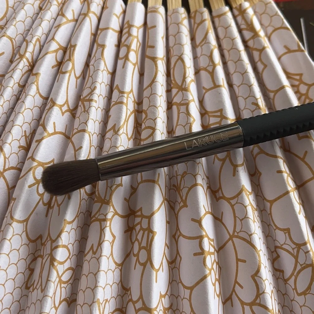 New Laruce Tapered Blending Eyeshadow Brush - LR005